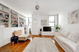 Living Room pic1- click for photo gallery